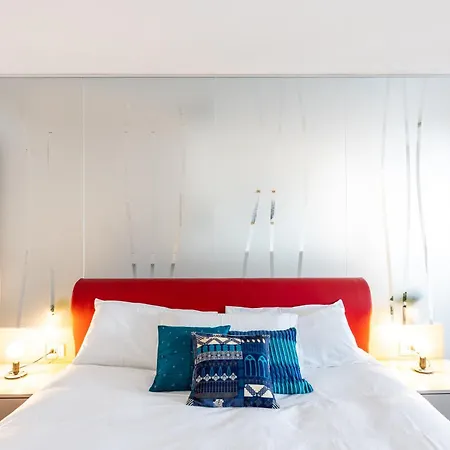 Bocconi's Nest - Close To Duomo With Terrace Apartment