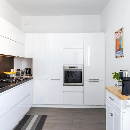 Bocconi's Nest - Close To Duomo With Terrace Apartmán Milán