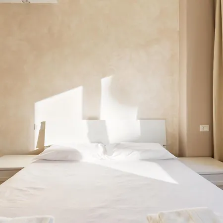 Guesthost - Niguarda Bright W Balcony شقة