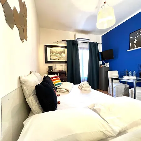 Comecasa Grazioso Monolocale In Porta Romana Апартаменты *