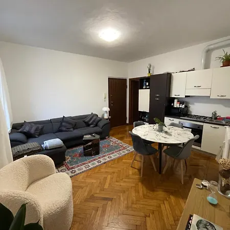 Cozy - City Center Appartamento