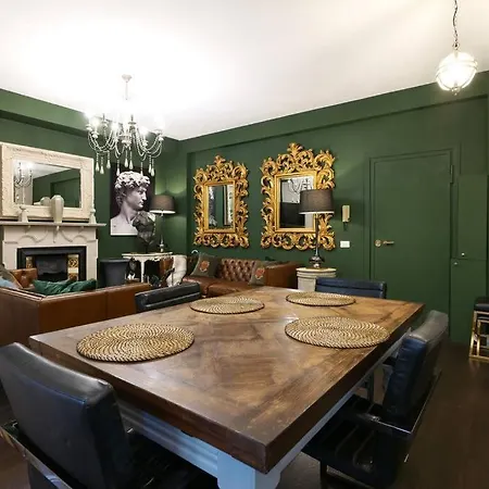 Apartment St *