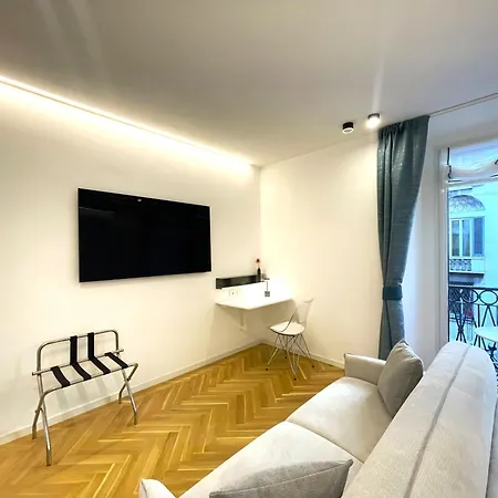 B And G San Babila- Luxury In The Heart Of - Design District