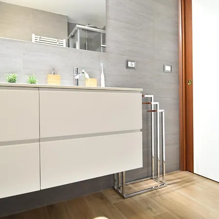 Luxury & Cozy 90 Sqm Flat Facing “bosco Verticale” Apartment Milan