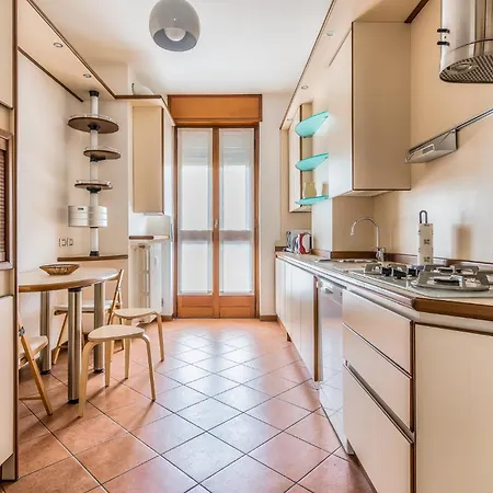 - Brand New 4 Pax Life & The Giulio Cesare 5 Apartment *
