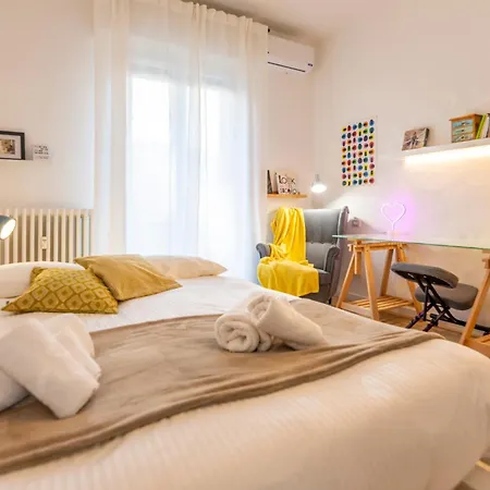 Guesthost - Alices House Modern Milano