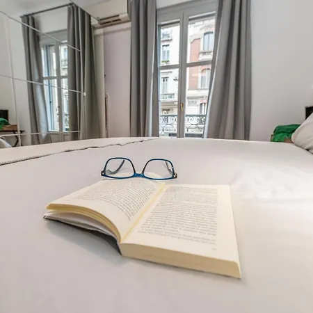 Art Around In Monti House Mailand