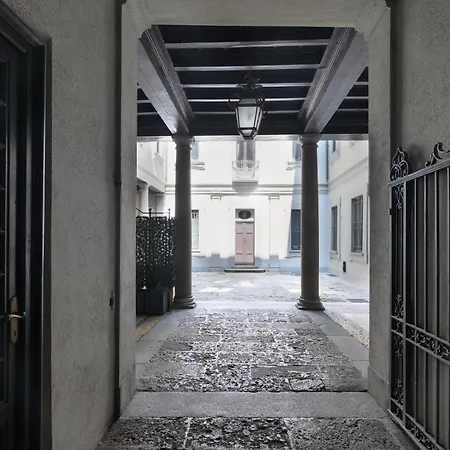Prestige Boutique - Montenapoleone Milan