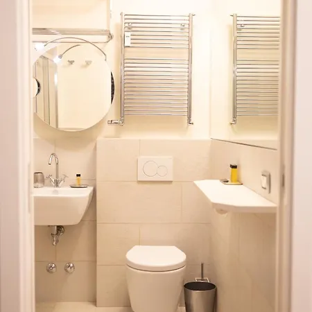 Apartament Intomilan I Elegante Loft In Duomo Mediolan