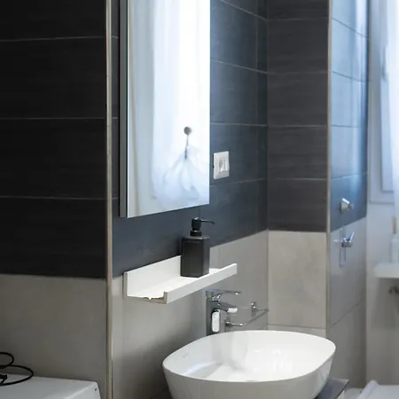 10min Rhofiera & Sansiro - 5min Metro - Ac - Freeparking Apartament Mediolan