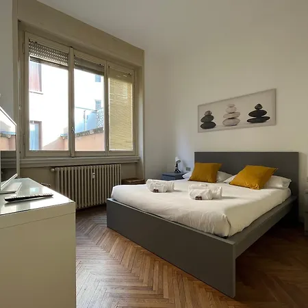 Bwr - Beautiful Near The Center Of Milan, Polibio *