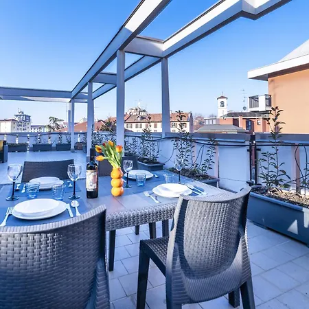 Rooftop Con Terrazzo - Duomo A 15 Minuti شقة
