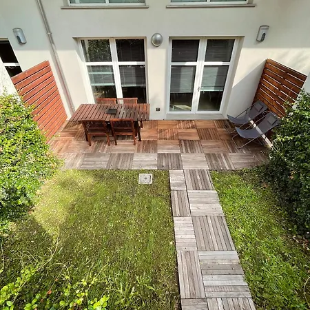Ampio Loft Su Due Livelli Con Giardino Apartmán *