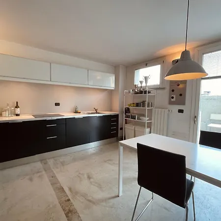 Appartement Ampio Loft Su Due Livelli Con Giardino