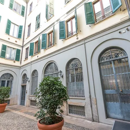 Luxury Near Duomo Italia 38 * Milan