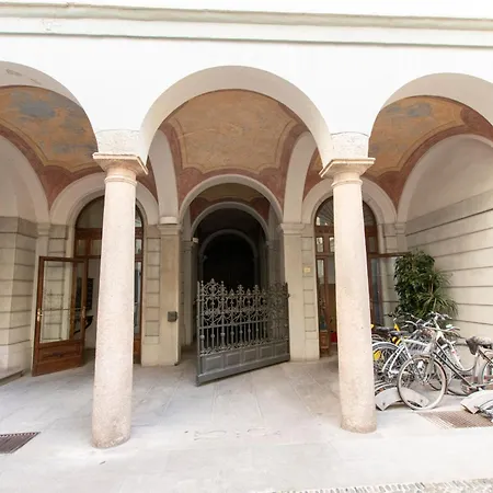 Luxury Near Duomo Italia 38 Apartment Milan