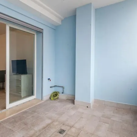 Διαμέρισμα 12th Floor Diamond Tower - 72 *