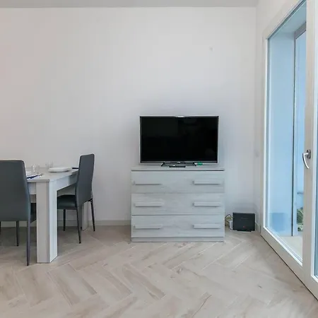 12th Floor Diamond Tower - 72 Apartment Mailand