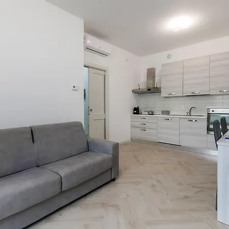 12th Floor Diamond Tower - 72 Apartment Mailand