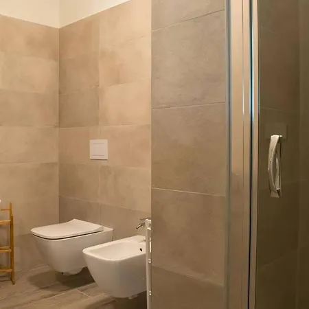Luxury With Garden - Ixihome דירה