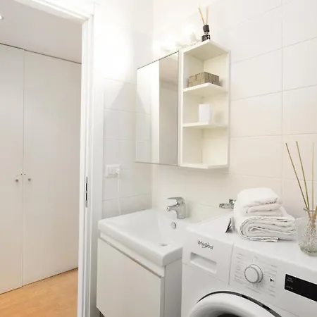 Stunning In With Kitchen * ミラノ