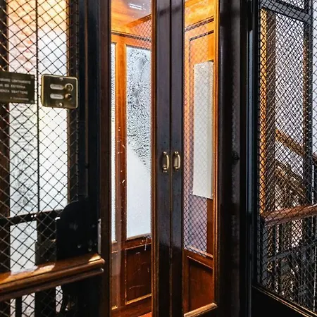 Apartment Duomo Di Milanola Casa Degli Artisti 5* *