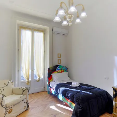 Apartment Duomo Di Milanola Casa Degli Artisti 5* Milan