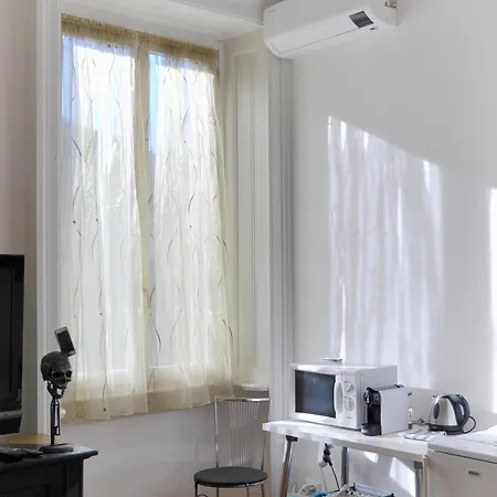 Duomo Di Milanola Casa Degli Artisti 5* Milano