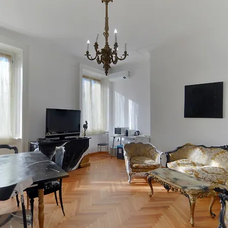 Apartment Duomo Di Milanola Casa Degli Artisti 5* Milan