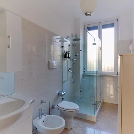 Duomo Di Milanola Casa Degli Artisti 5* * Milano