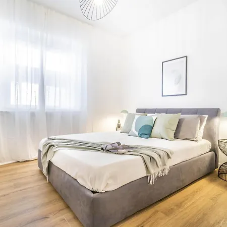 Apartamento Cr-home - Di 55mq Con Arredi Di Design *