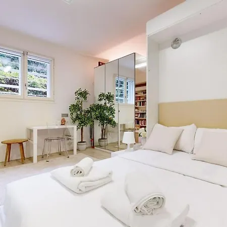 Mirrors House Chic In The City Center Apartment Milan