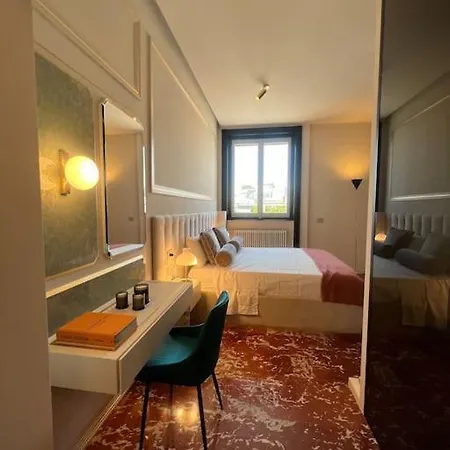 Apartament 3 Minutes' Walk From The Duomo Cathedral Mediolan
