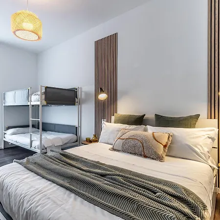 Stayeasy Cavalcanti - 3 Bedrooms, 2 Baths - Station Apartment