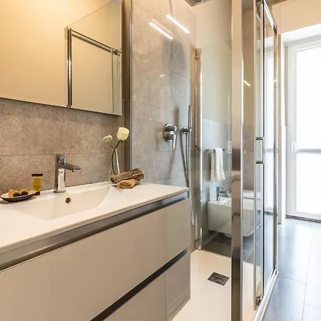 Stayeasy Cavalcanti - 3 Bedrooms, 2 Baths - Station Apartment *