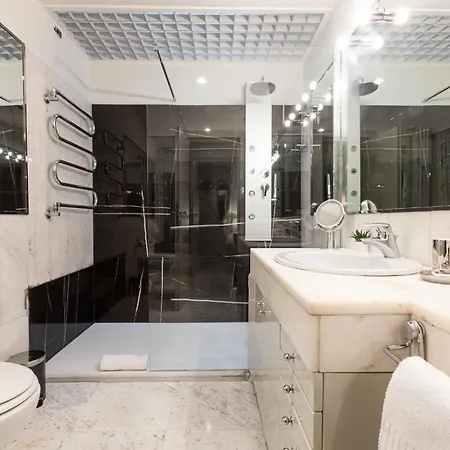 Monte Napoleone Split-level Terrace - Collection Apartment *