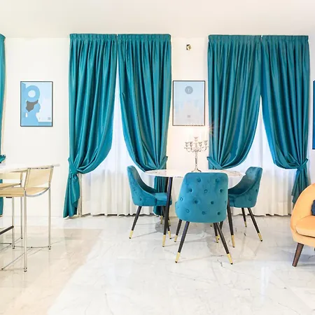 Monte Napoleone Split-level Terrace - Collection * Milan