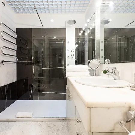 Monte Napoleone Split-level Terrace - Collection Apartment Milan