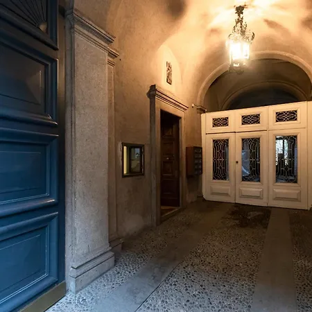 Monte Napoleone Split-level Terrace - Collection Apartment