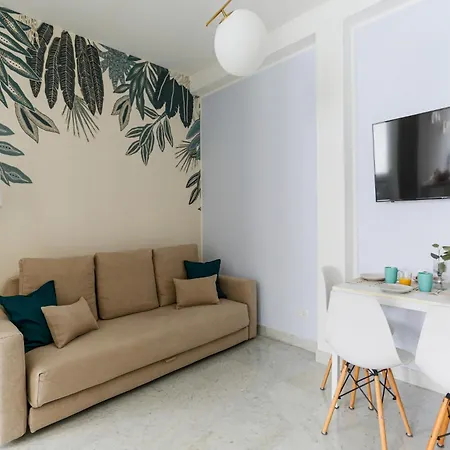 Apartmanhotel The Best Rent - Bright Two-bedroom In Central Station Area 3*