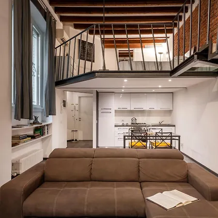 Charming Loft In Isola * Mediolan