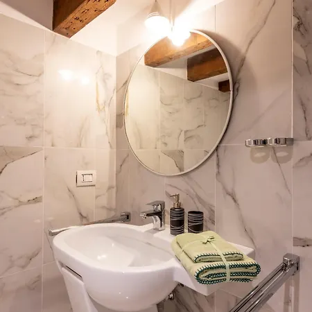 Charming Loft In Isola * Mediolan