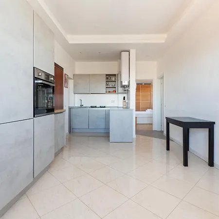 Apartment Elegant In Restocco Area *