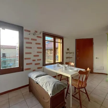 Rose Apartment *