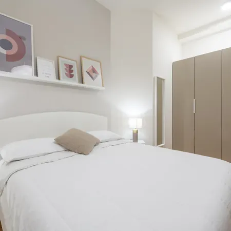 We - Babila Boutique - * Milánó