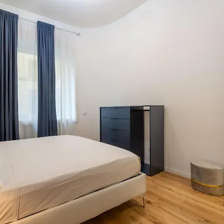 We - Babila Boutique - Milánó