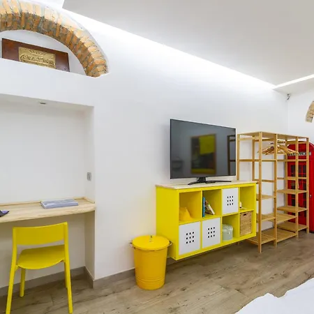 Apartment I Della *
