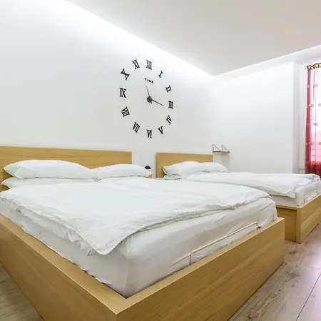 Apartment I Della *