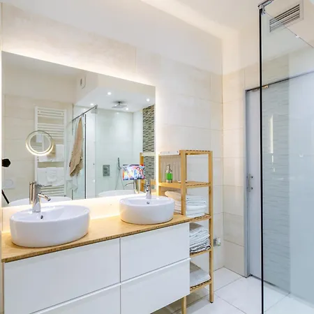 Apartment I Della *