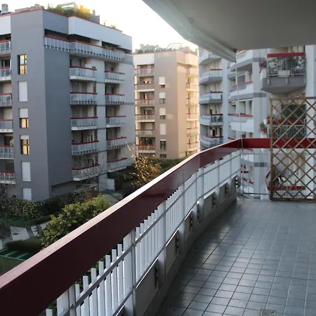Brand New Apt With Terrace Apartamento Milão